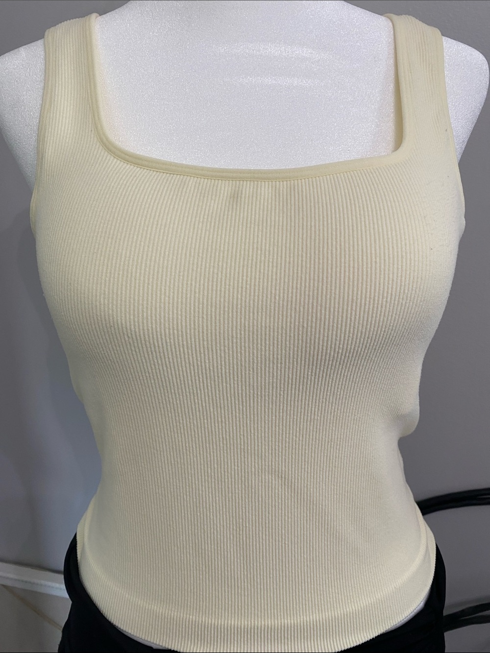 Women's Ribbed Square-Neck Tank Top w/ Built in Bra - Cream. XL. Never Worn